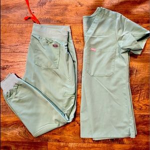 Figs Limited Edition Jade Scrub Set